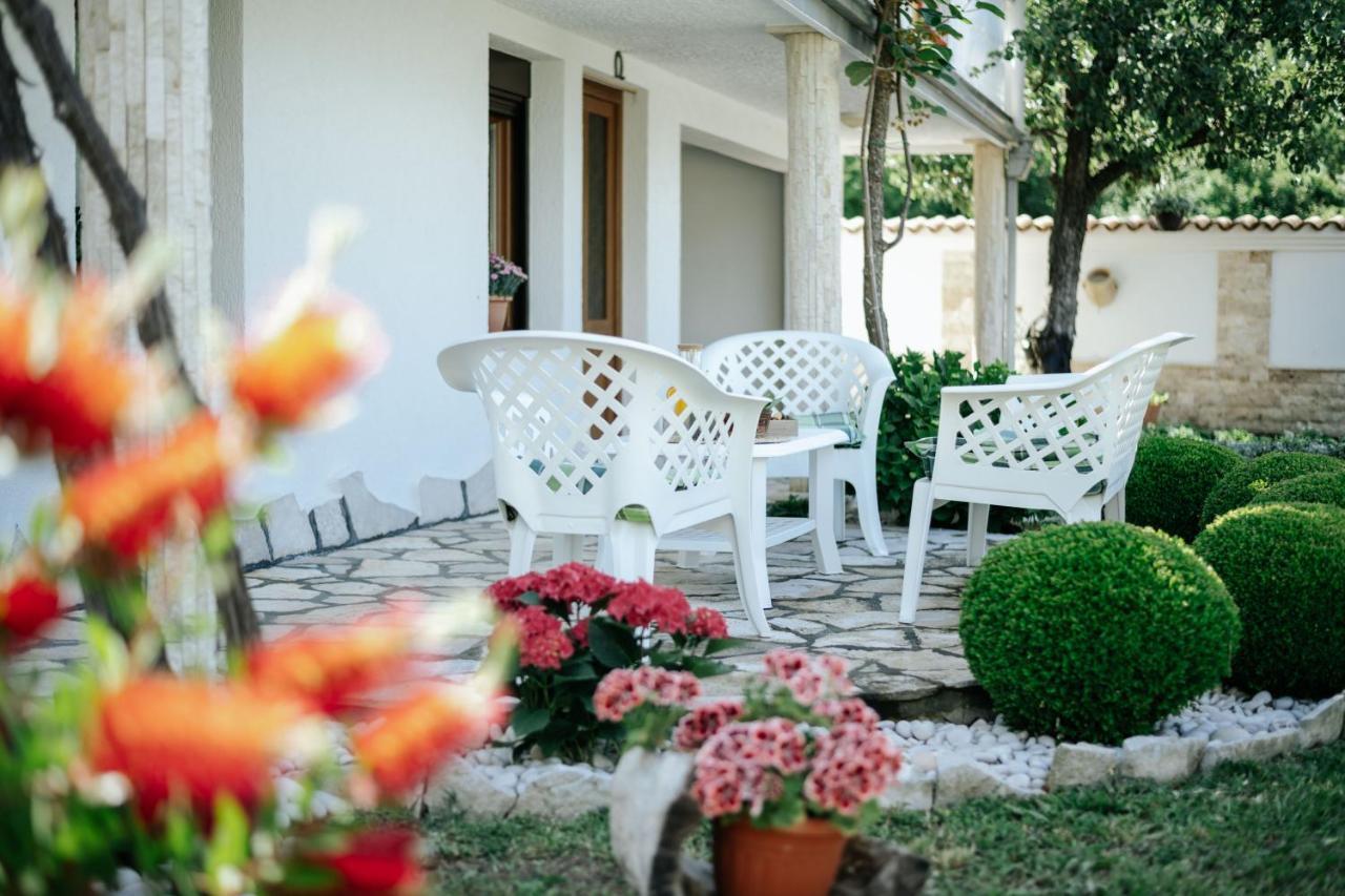 Markovic Village Apartments Улцин Екстериор снимка