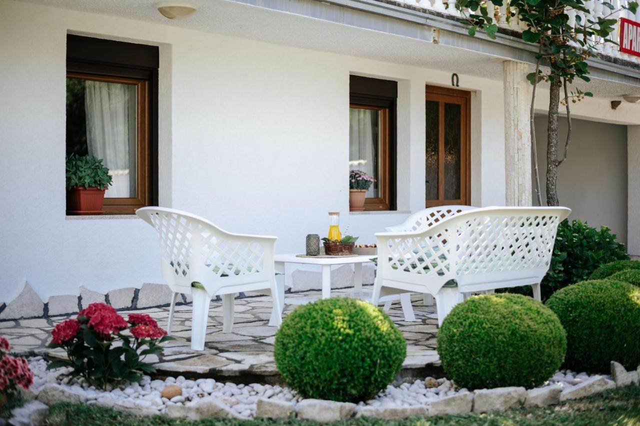 Markovic Village Apartments Улцин Екстериор снимка